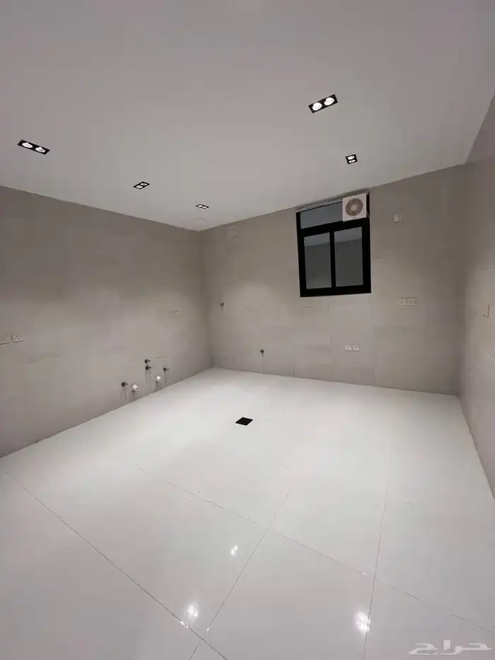 للبيع ادوار ارضيه وشقق علويه حى التحليه خميس مشيط 10