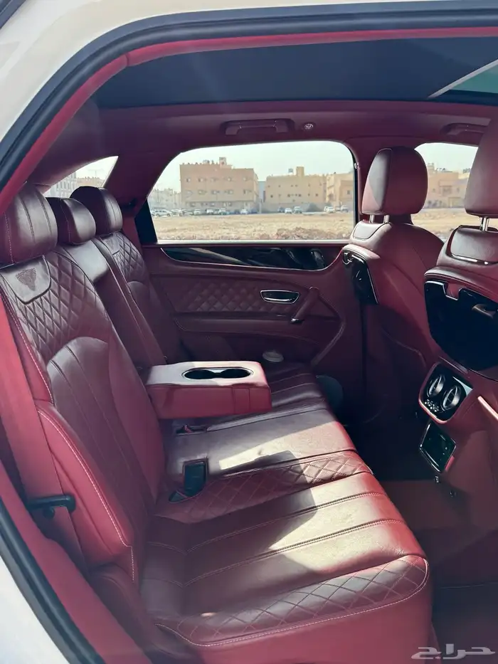 للبيع جيب بنتلي بنتايجا 2018 بدي وكالة W12 13