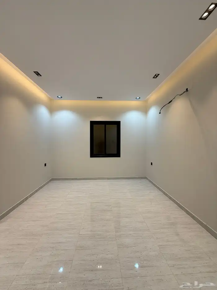 للبيع ارواف علويه بمداخل مستقله وشقق ارضيه ف حي الراقي 32