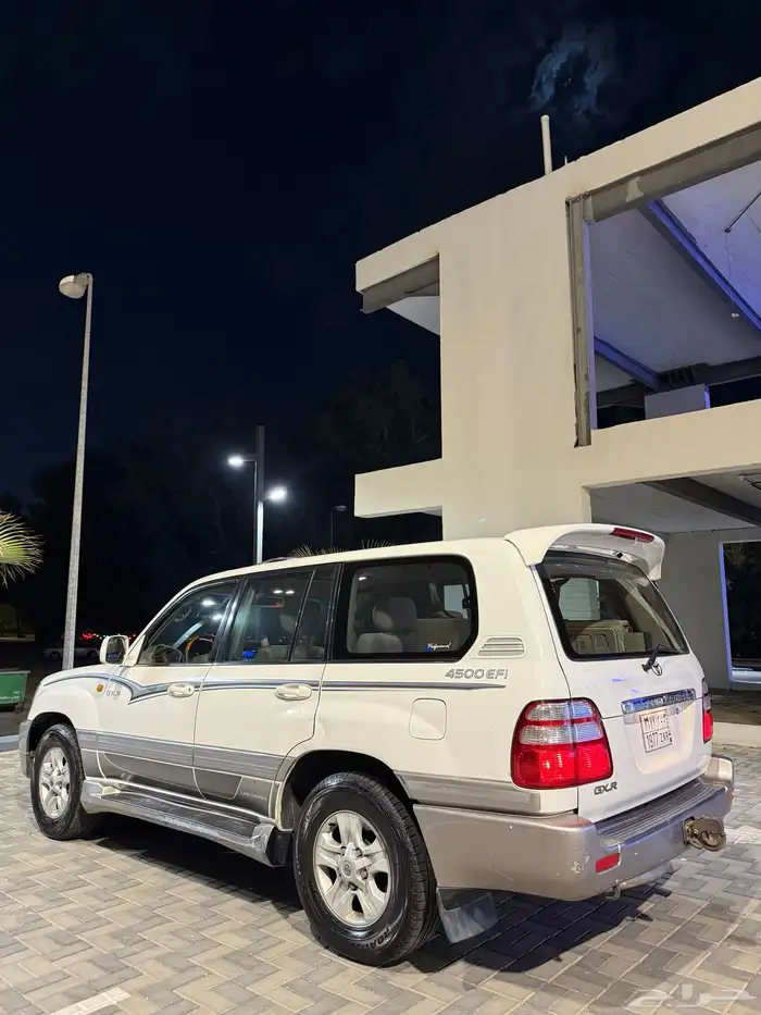 لاندكروزر 2005 . 2