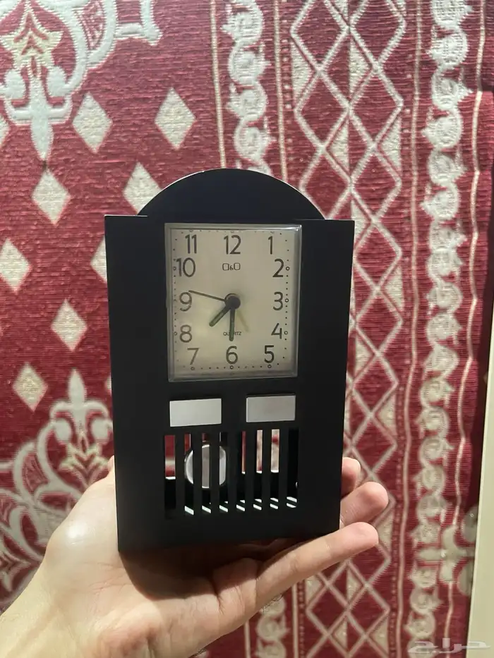 ساعه قديمه فيها منبه ونور 1