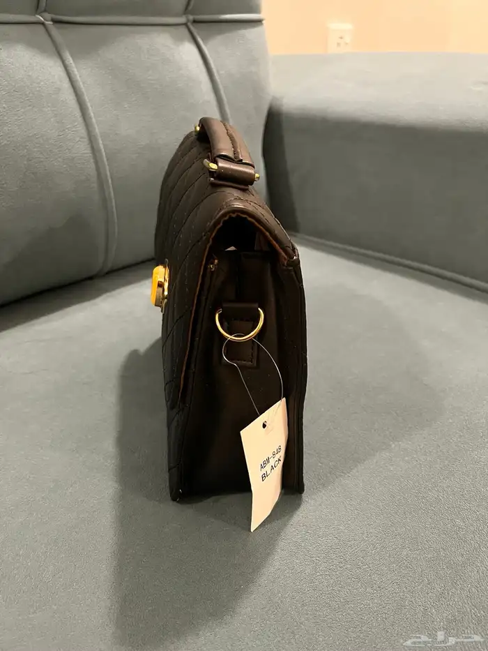 شنط للبيع الأسود ب70 الأبيض ب 80 الحمراء 100 1