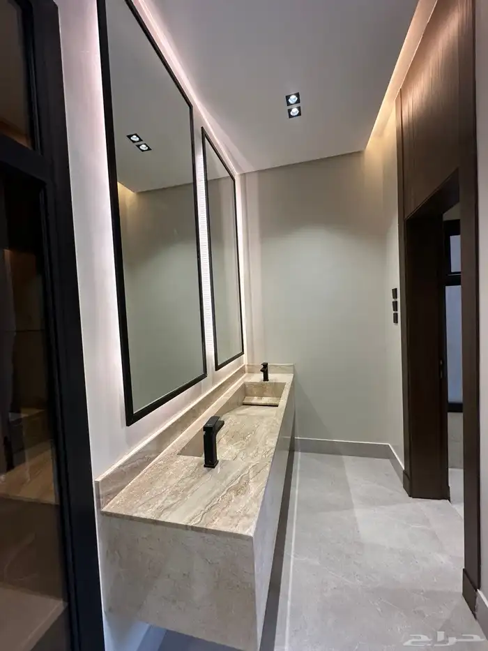 للبيع فيلا مودرن قريبه من ممشى الراقى بخميس مشيط 5