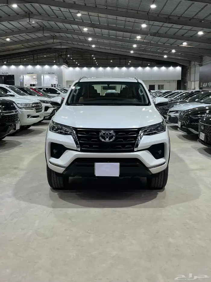 فورتشنر 2021 سعودي مخزن 6 سلندر دبل VX1 1