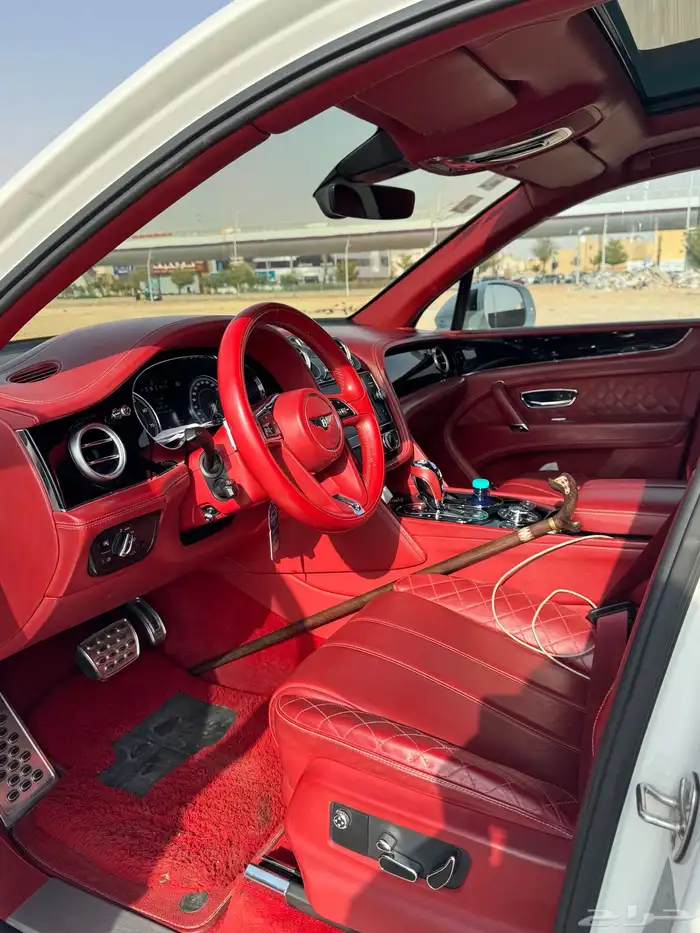 للبيع جيب بنتلي بنتايجا 2018 بدي وكالة W12 8