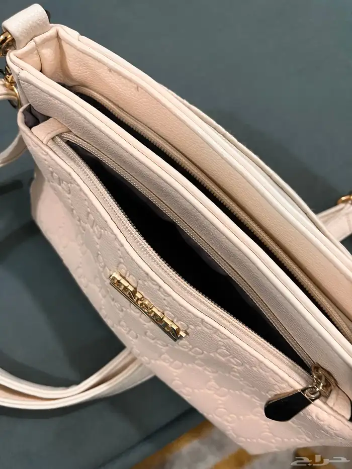 شنط للبيع الأسود ب70 الأبيض ب 80 الحمراء 100 11