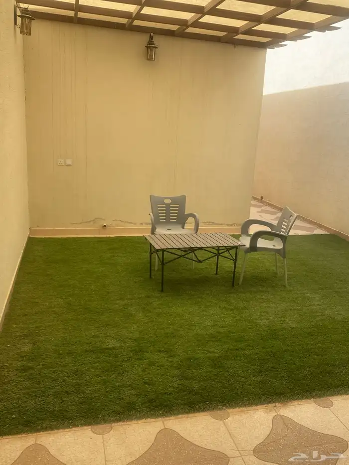 فرشه مزروعة للبيع للتواصل واتس (   ) 0