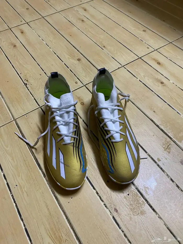 كنادر جزمه رياضيه جديده استخدمه يوم بس 1