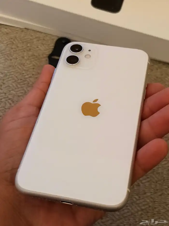ايفون 11 ذاكرة 256 و ساعة ابل iPhone 11 256GB   Apple Watch 2