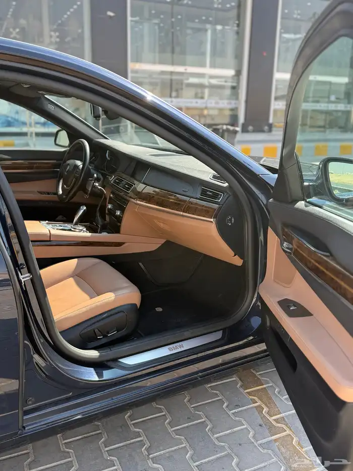 بي ام دبليو الفئة السابعة 730 موديل 2015 مخزن 5