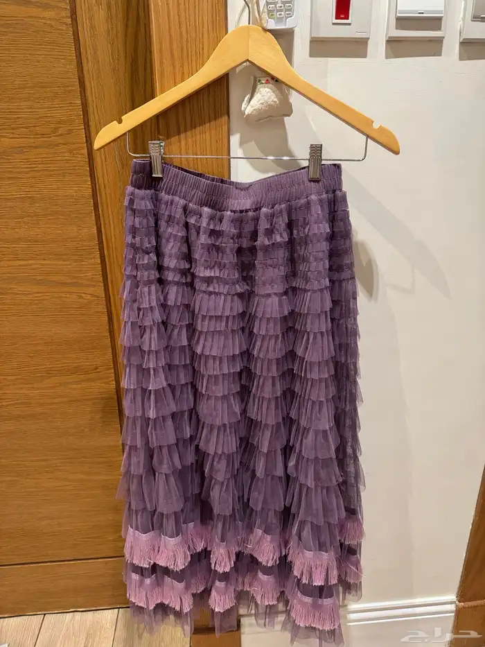 تنورة وبلوزه للبيع 0