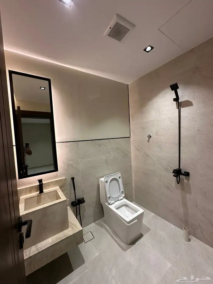 للبيع فيلا مودرن قريبه من ممشى الراقى بخميس مشيط 25