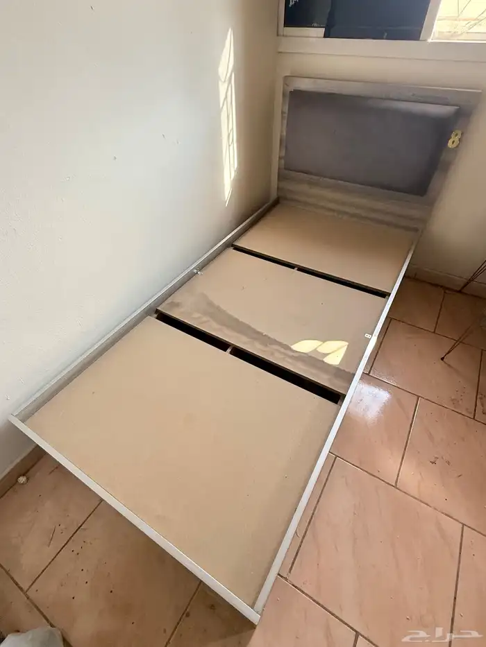 دولاب خشب وتسريحة وسرير 5