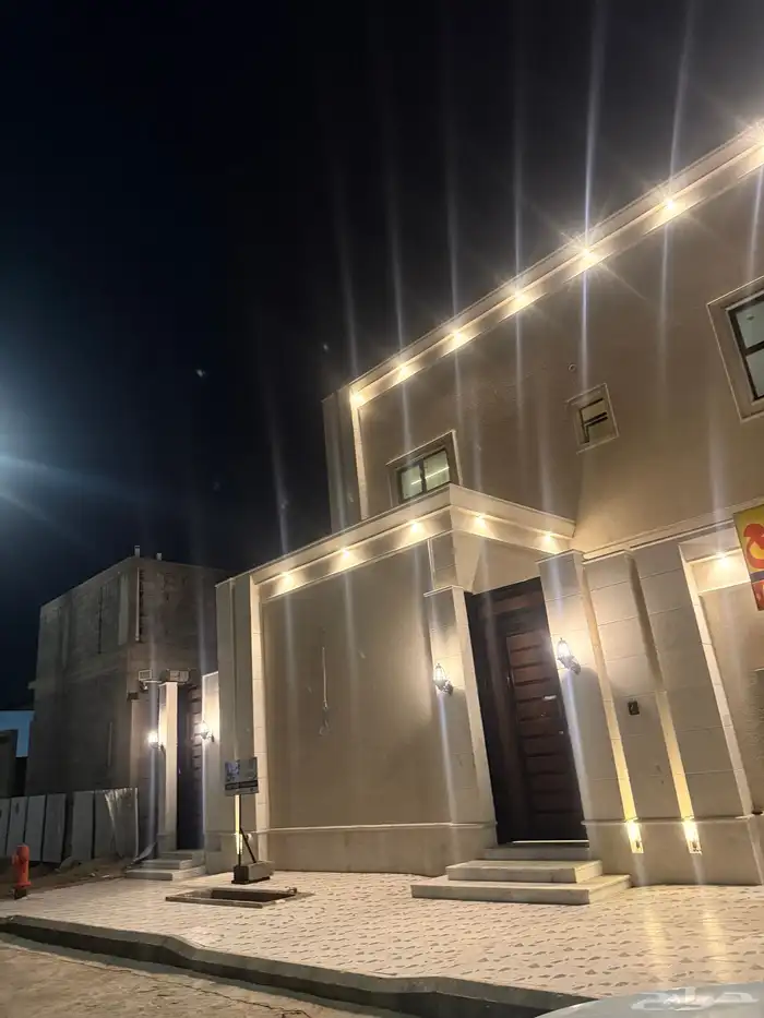 فيلا مع شقه للبيع بشرق الاسكان 1