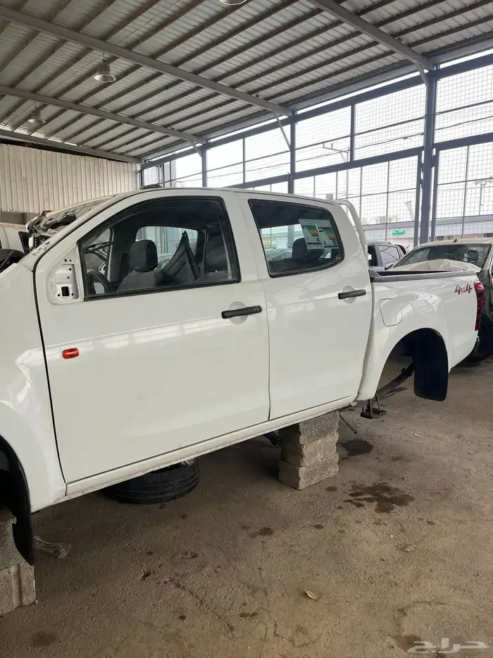 ايسوزو ديماكس 2023 مصدومه قطع غيار فقط 4