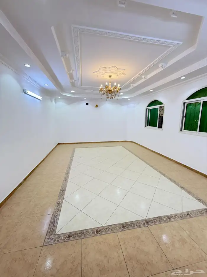 للإيجار دور أرضي بحي أشبيلية ب70 الف على الشور 9