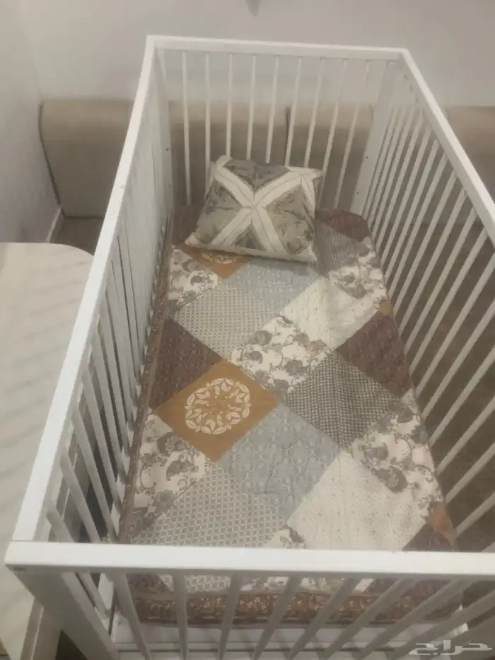 سرير اطفال للبيع مع المرتبه 0