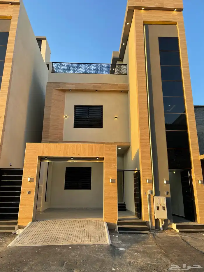 للبيع روف علوي مع ملحق درج خارجي فقط شمال الخمس 1