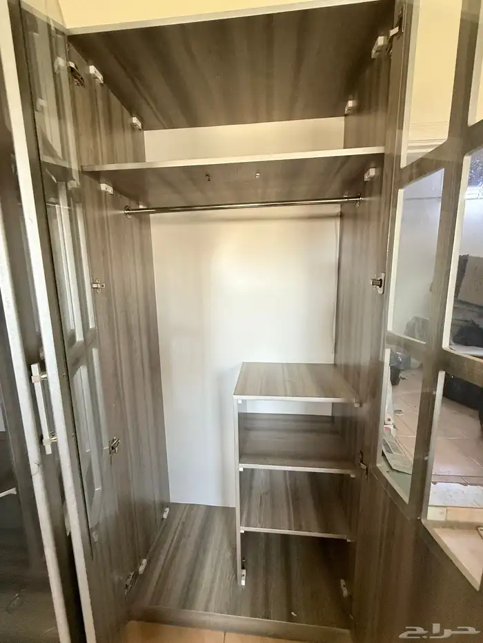 دولاب خشب وتسريحة وسرير 1