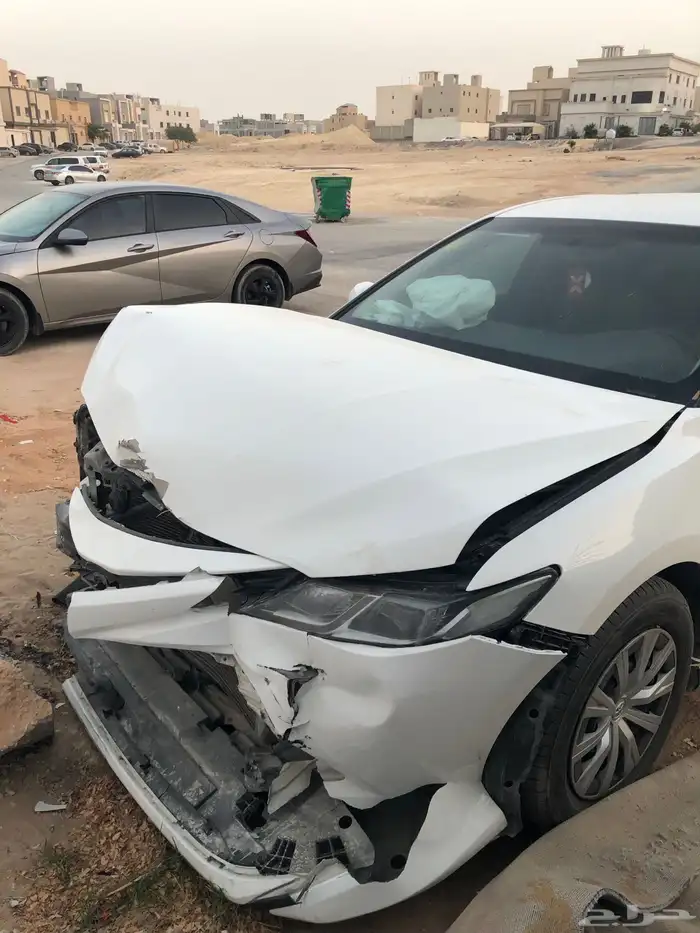 كامري 2018 للبيع مصدومه صدمه خفيفه 1