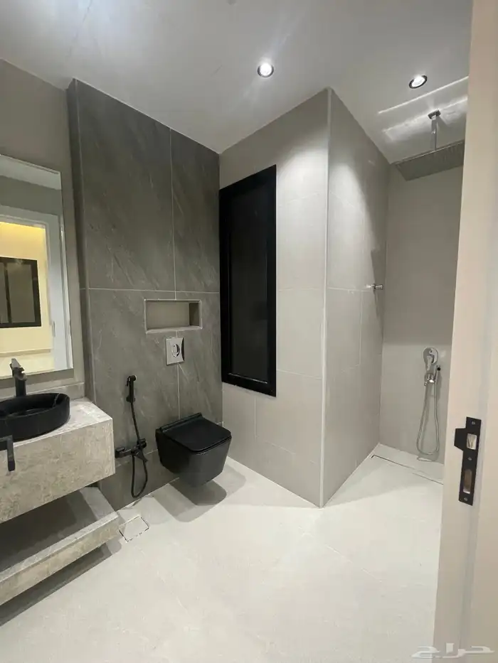 للبيع شقق وسيعه ارضي وعلوي بالمحاله ابها 22