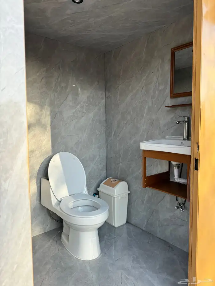 للإيجار تاجيركرفانات امريكية ودورات مياه متنقله 32