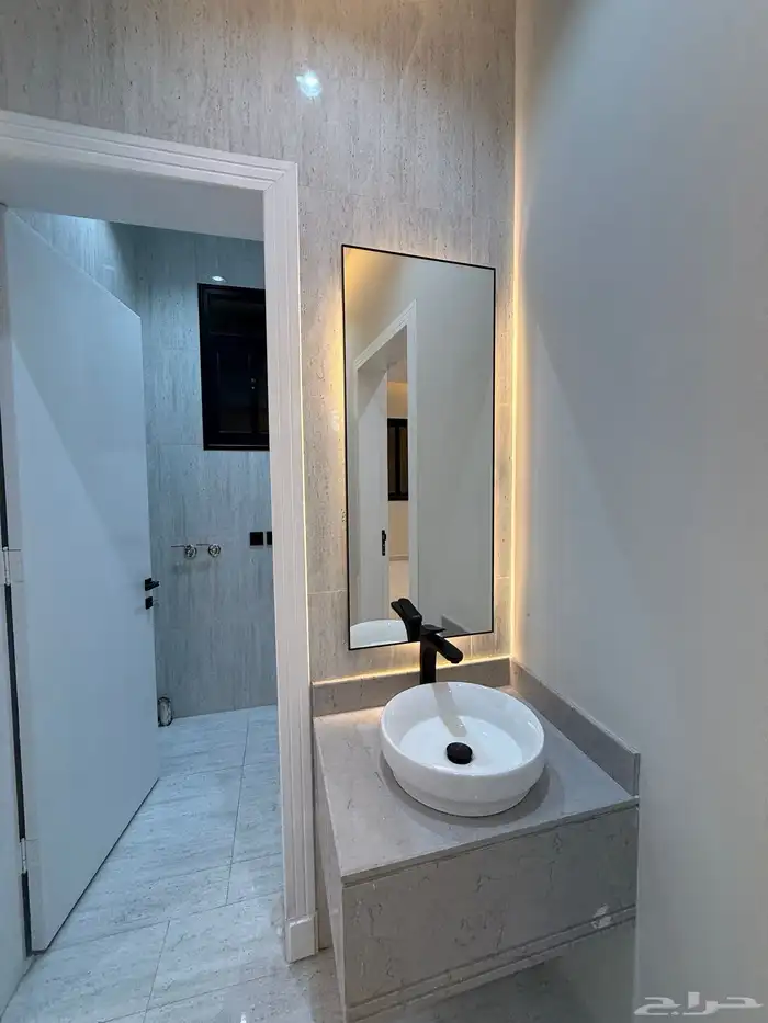 للبيع ارواف علويه بمداخل مستقله وشقق ارضيه ف حي الراقي 12