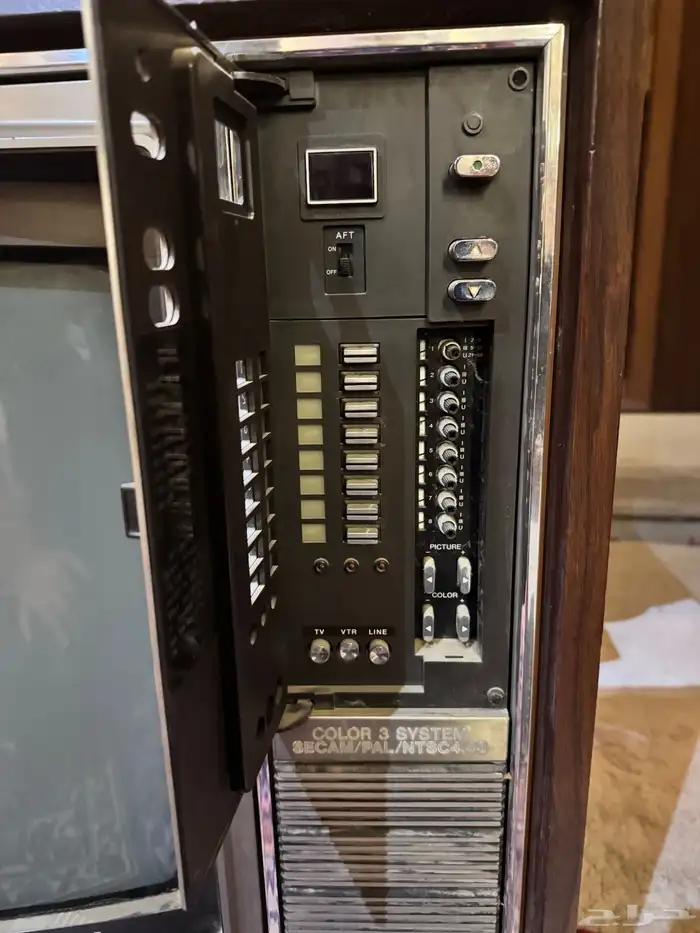 تلفزيون سوني خشبي تراثي من السبعينات 4