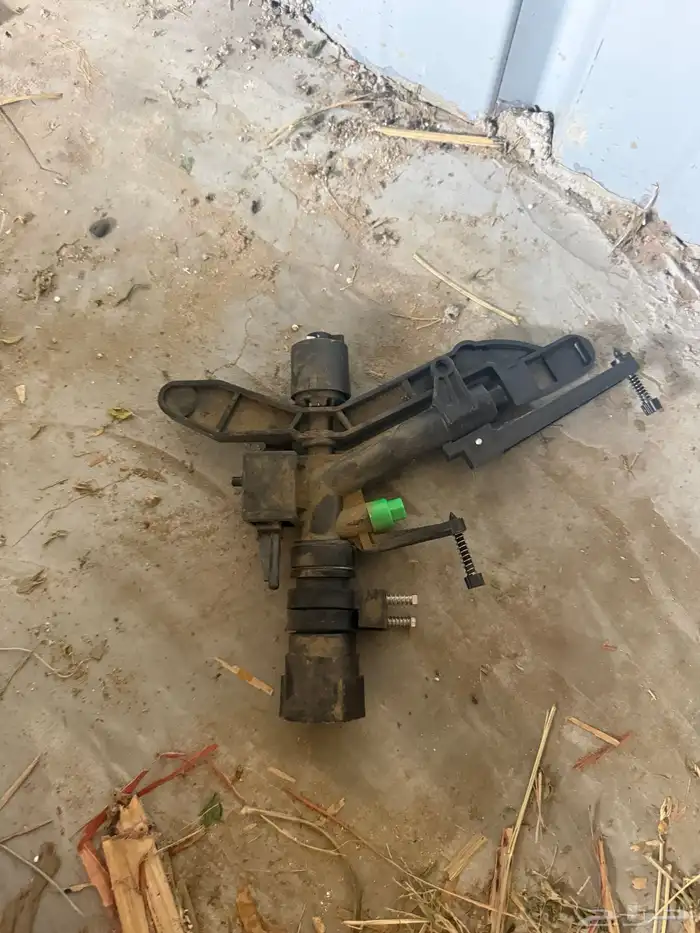 رشاش ماء بنوعين مختلفين كما موضع في الصورة 1