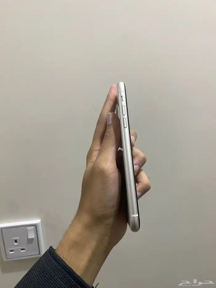 ايفون 11 ابيض 256 قيقا 3