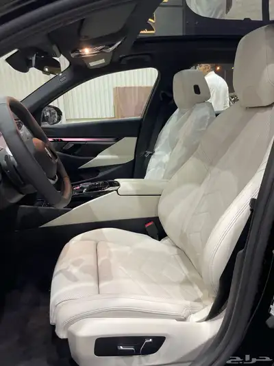بي ام دبليو 520i Luxury اسود-اوف وايت 26 index