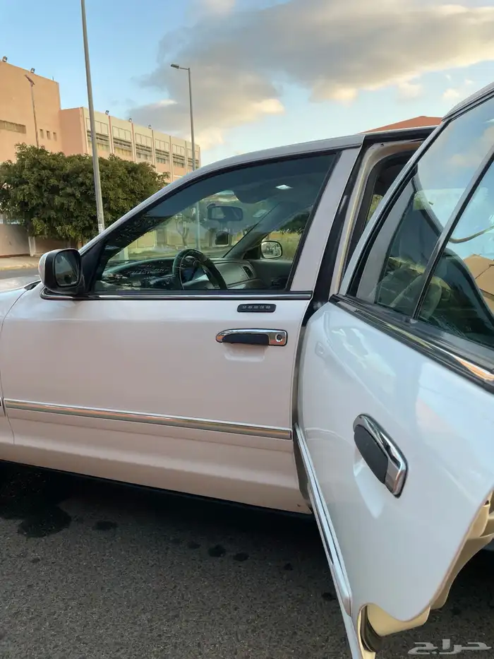 فورد. جراند ماركيز. 32