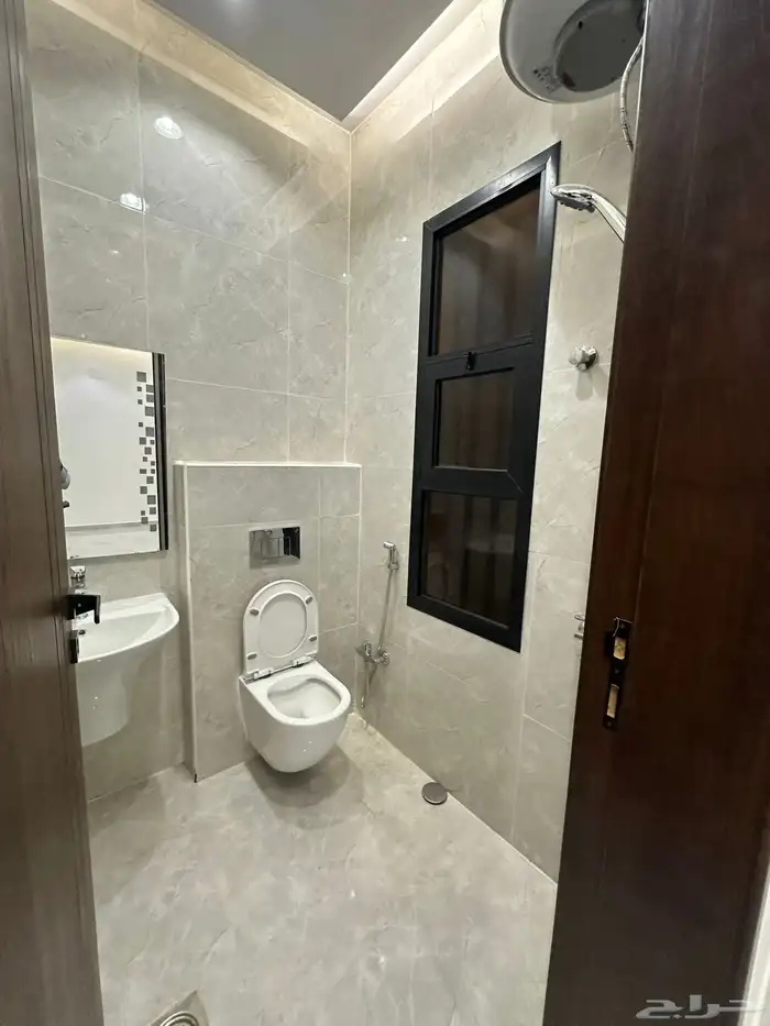 للبيع روفات مودرن فاخرة بمدخل خاص طريق المدينة العسكرية 15