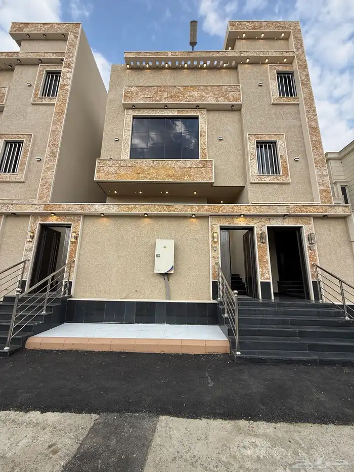 للبيع ارواف علويه بمداخل مستقله وشقق ارضيه ف حي الراقي 3