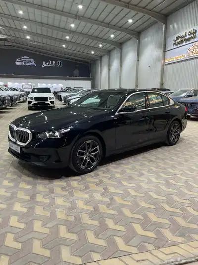 بي ام دبليو 520i Luxury اسود-اوف وايت 26 index