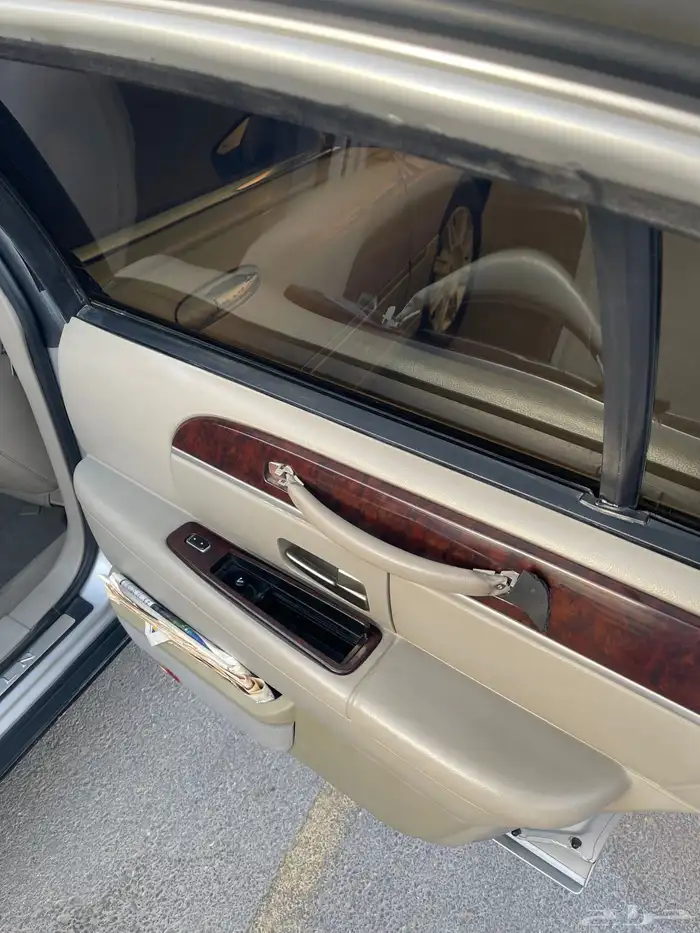 Lincoln Town Car   Executive (لارج) 15