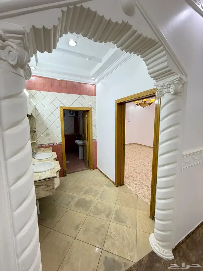 للإيجار دور أرضي بحي أشبيلية ب70 الف على الشور 18