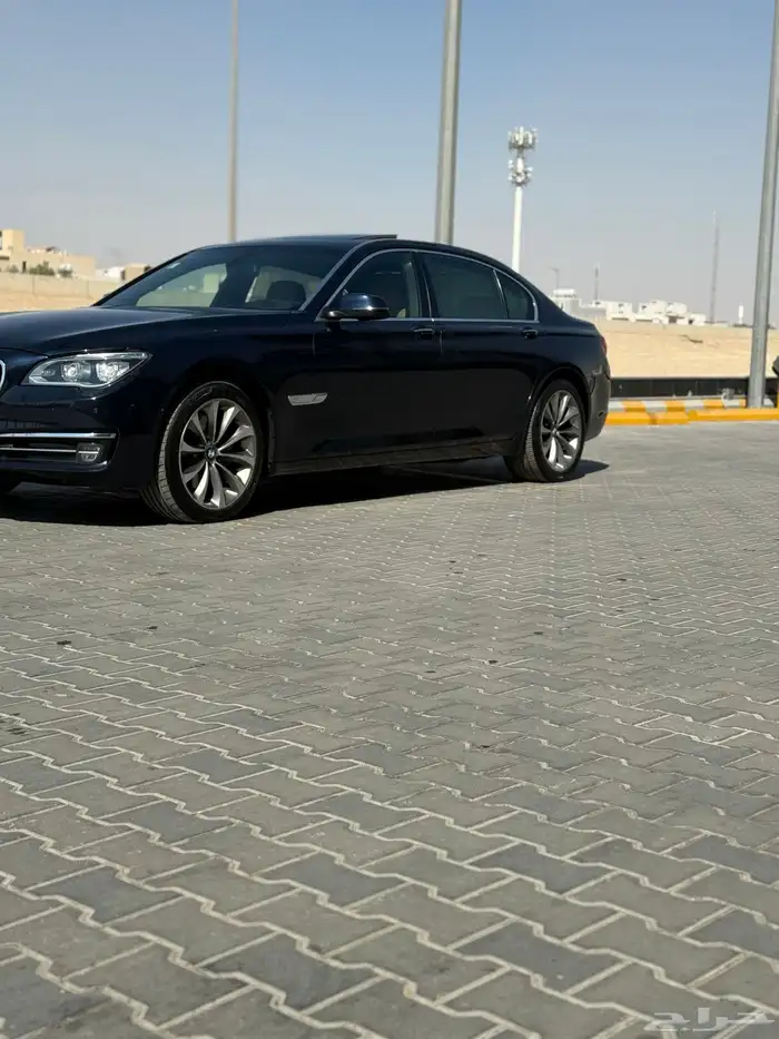 بي ام دبليو الفئة السابعة 730 موديل 2015 مخزن 10