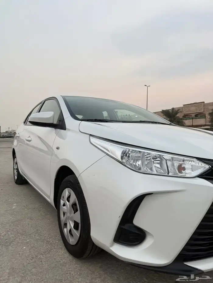 تويوتا يارس 2022 سعودي 1.5قمه بنضافه 14