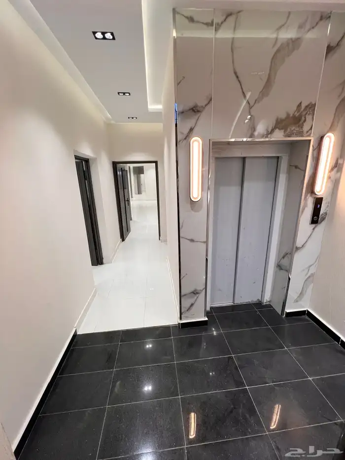 للبيع ادوار ارضيه وشقق علويه حى التحليه خميس مشيط 23