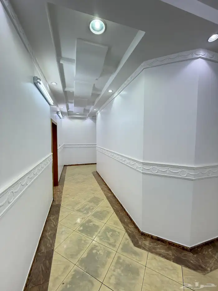 للإيجار دور أرضي بحي أشبيلية ب70 الف على الشور 10