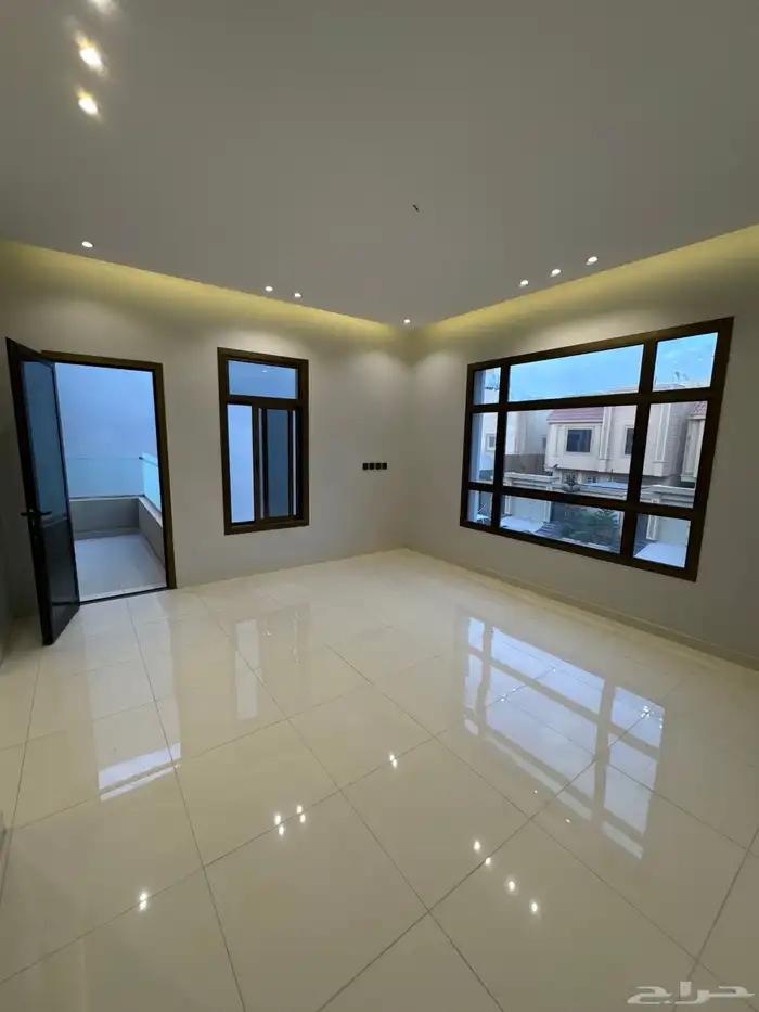 للبيع فيلا مودرن دورين ومحلق بدره الموسى واصل جميع الخدمات 35