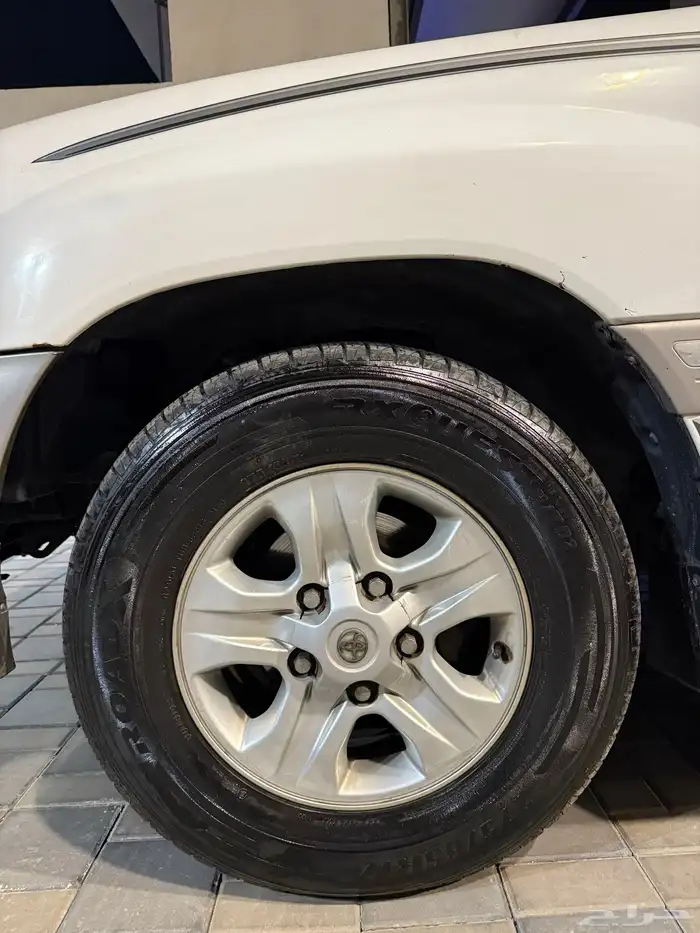 لاندكروزر 2005 . 9