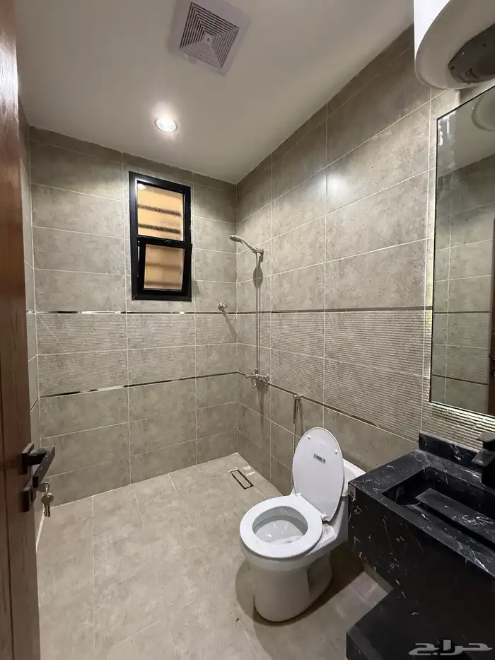 للبيع شقة ارضي 6 غرف بحي البديع أبها سعر عادل 500 الف فقط 12