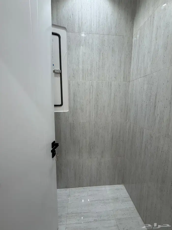 للبيع ارواف علويه بمداخل مستقله وشقق ارضيه ف حي الراقي 38