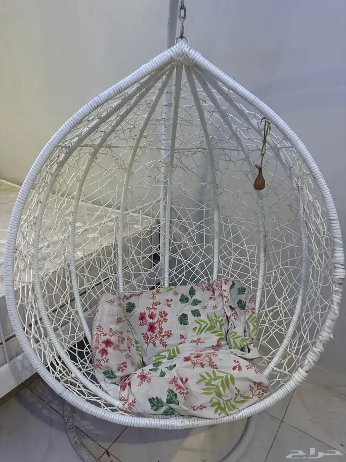 وجود عدد 2 سرير ايكيا بكافة ملحقاته مع جلسه مع مكتب اضافي 1