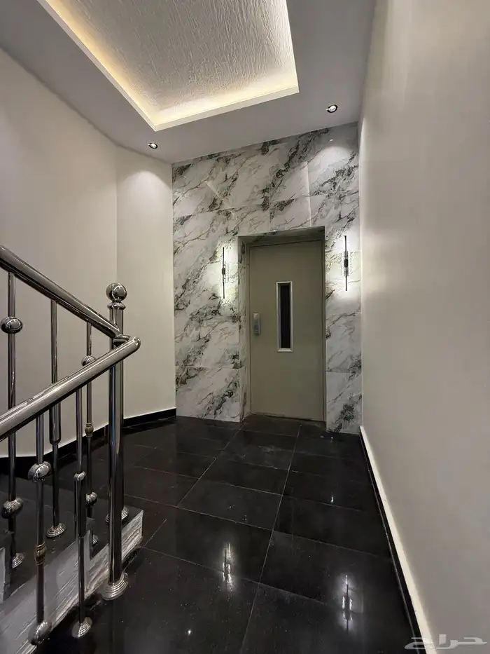 للبيع ارواف علويه بمداخل مستقله وشقق ارضيه ف حي الراقي 26