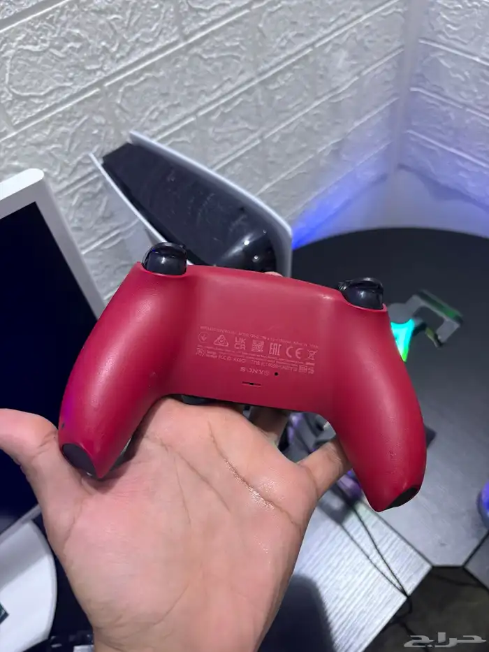 بلاستيشن فايف للبيع ون تيرا معه يدين الوكاله وسماعه وكرتونه 10