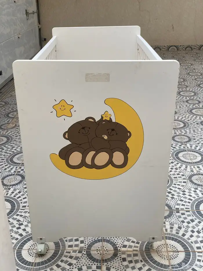 سرير اطفال وكرسي اطفال 1