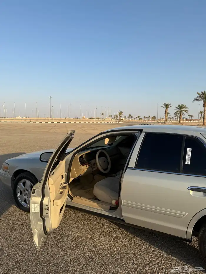 فورد كراون فكتوريا مدني 2012 16